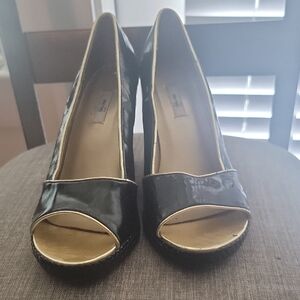 Metro 7 REPAIRED Black and Gold Peep-Toe Heels
